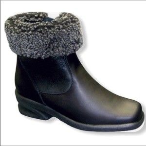 Toe Warmers Boots Sherri Black  leather Warmtex waterproof sock lined size 8.5